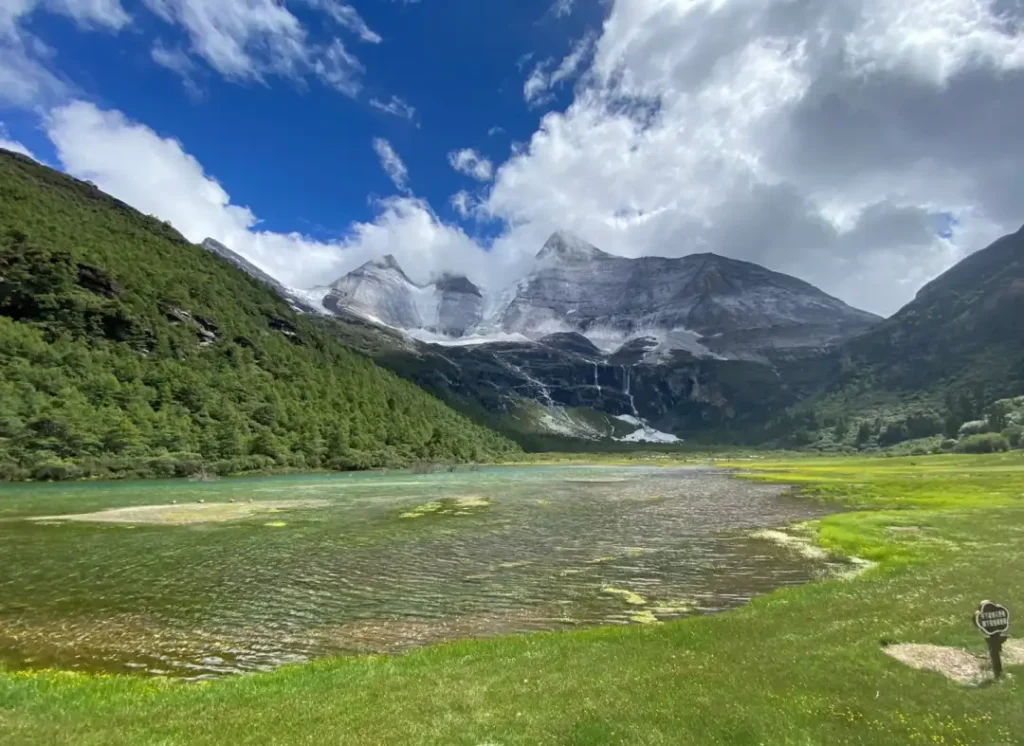mount siguniang hiking peaks